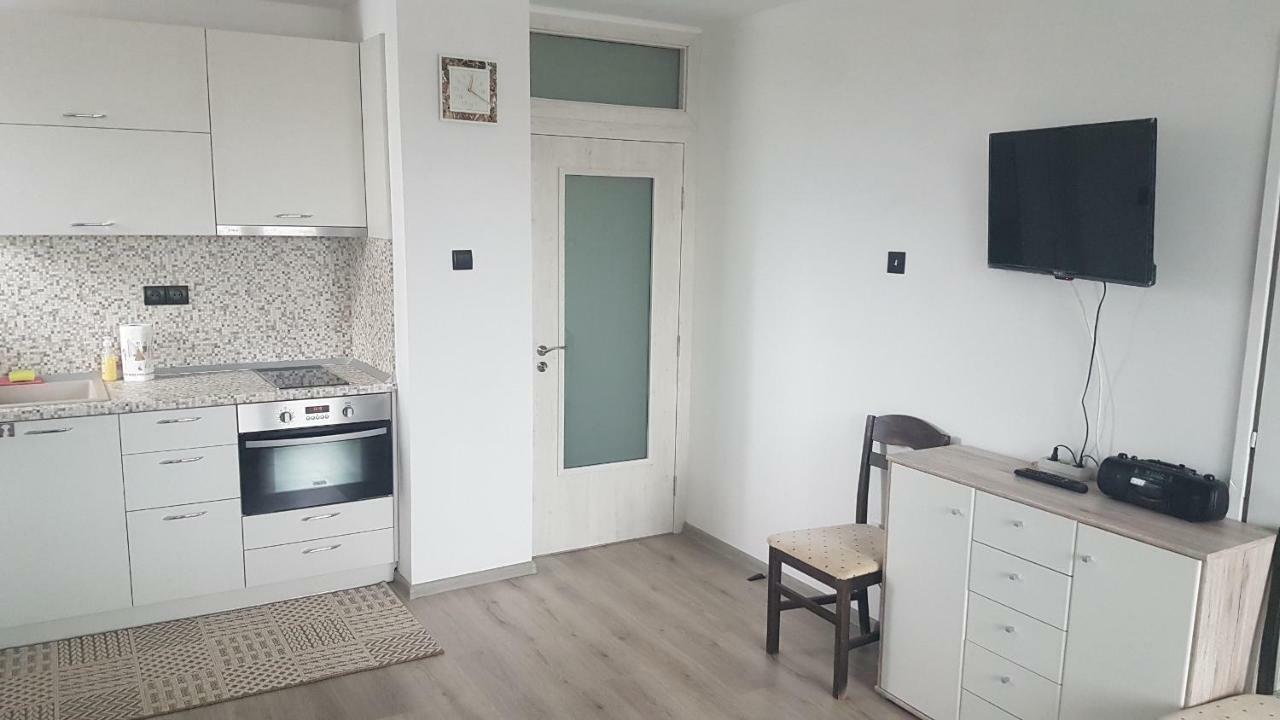 Apartment Roza *